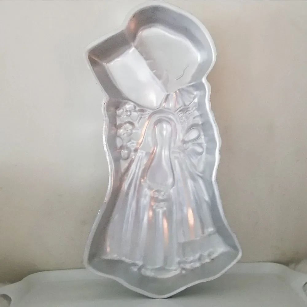 Wilton Holly Hobbie vintage cake pan 1975